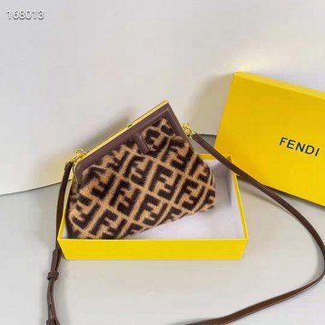 FENDI フェンディ 2021年最新なクラシックな ショルダーバッグ